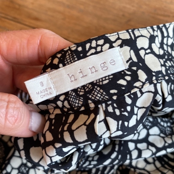 Hinge Black & Beige Floral A-Line Mini Skirt Size 8 | 90s Vibes Office Chic - Picture 3 of 5